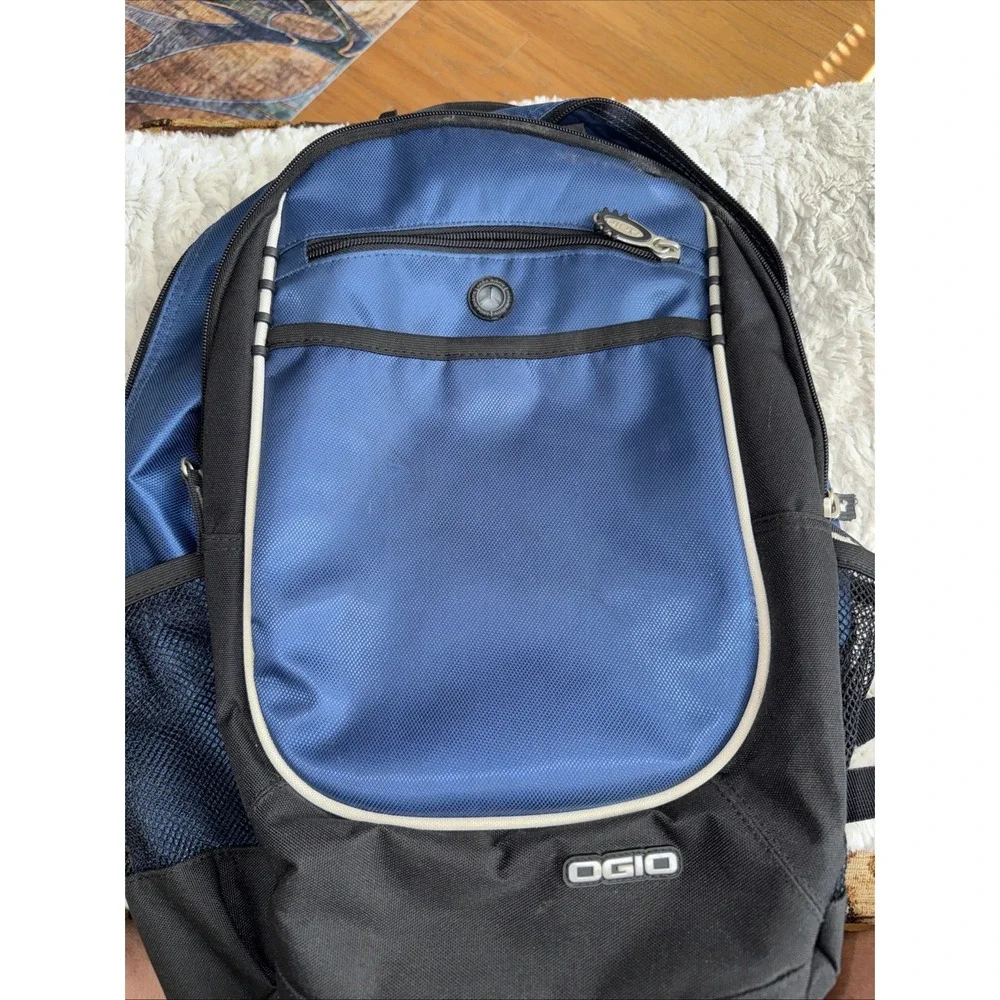 OGIO Carbon Backpack‎ with Audio Pocket Black Blue Padded  5280