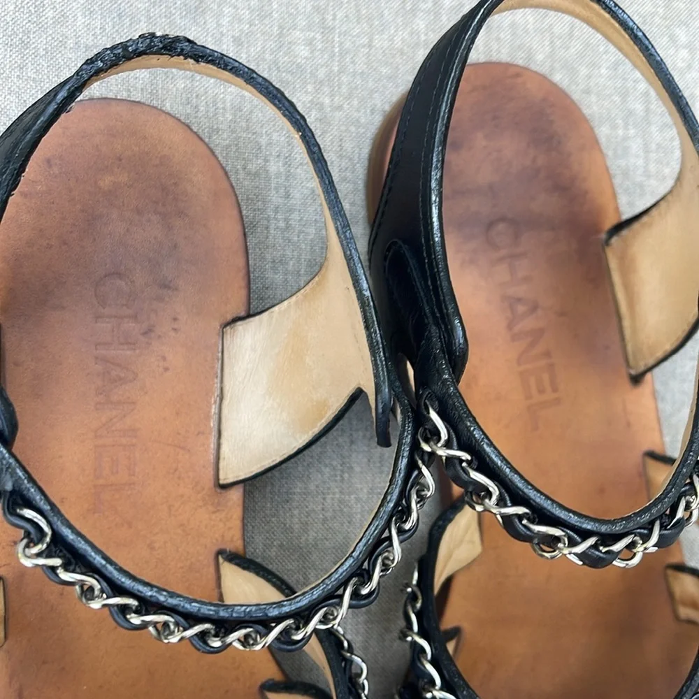 CHANEL smoke wear sandals