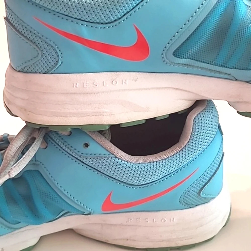 Nike step out