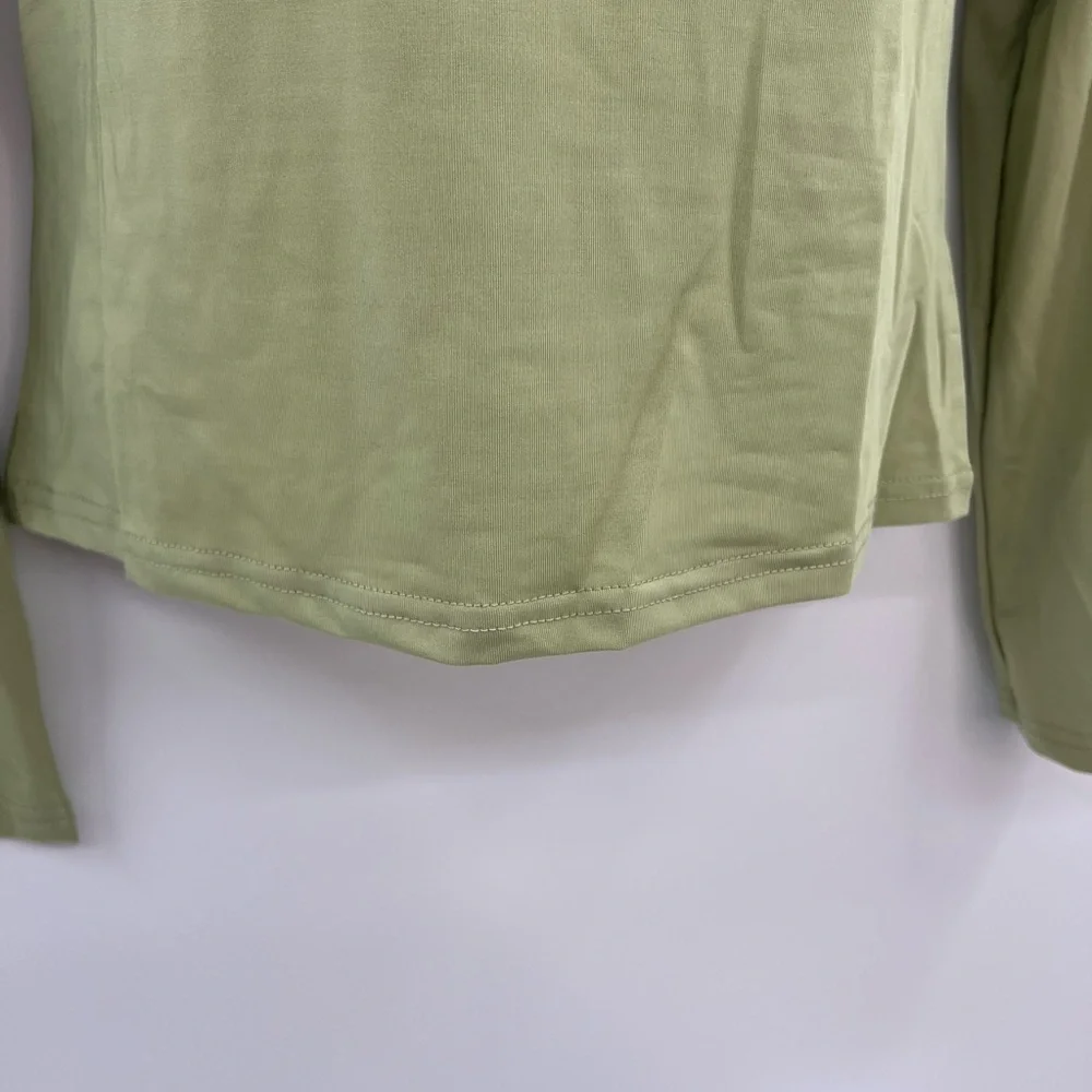 Green Base Layer Top – Women's Large (Stretch, 95% Polyester, 5% Spandex) NWOT