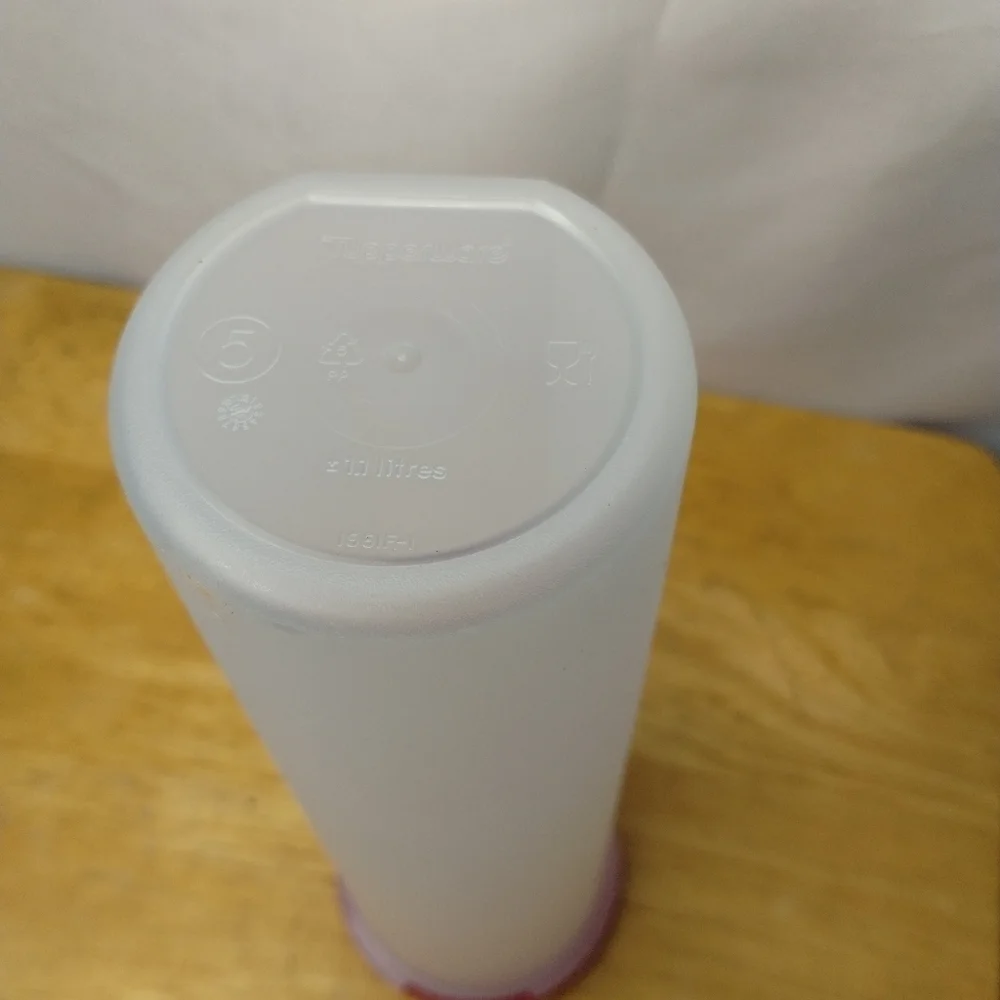 Tupperware new red