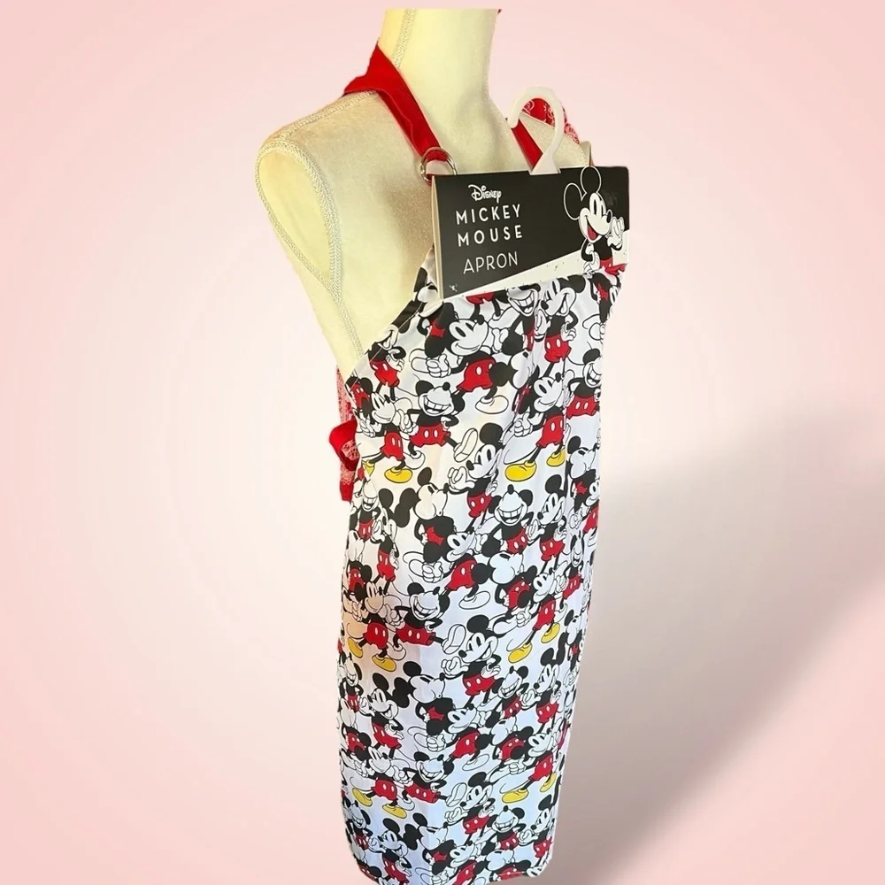 Disney Mickey Mouse Apron and Matching Oven Mitts Set, NEW
