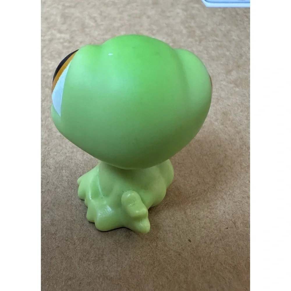 Littlest Pet Shop Baby Salamander Green Black Eyes