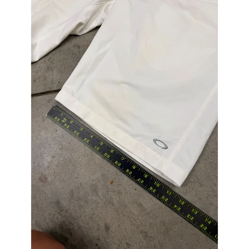 Vintage Oakley Software Mens White  Chino Shorts Size 32 Relaxed Fit Golf