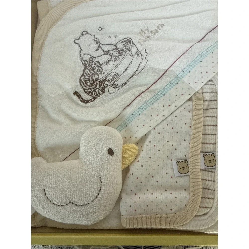 Disney Classic Winnie‎ the Pooh Hooded Towel & Washcloths Cotton Gift Set NOS
