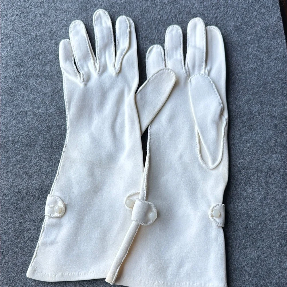 Lilly Oache vintage white