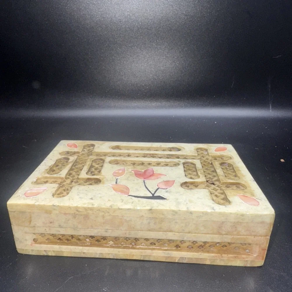 Vintage Soapstone Trinket Box Floral Inlay Made With‎ Mother-of-Pear - Indial