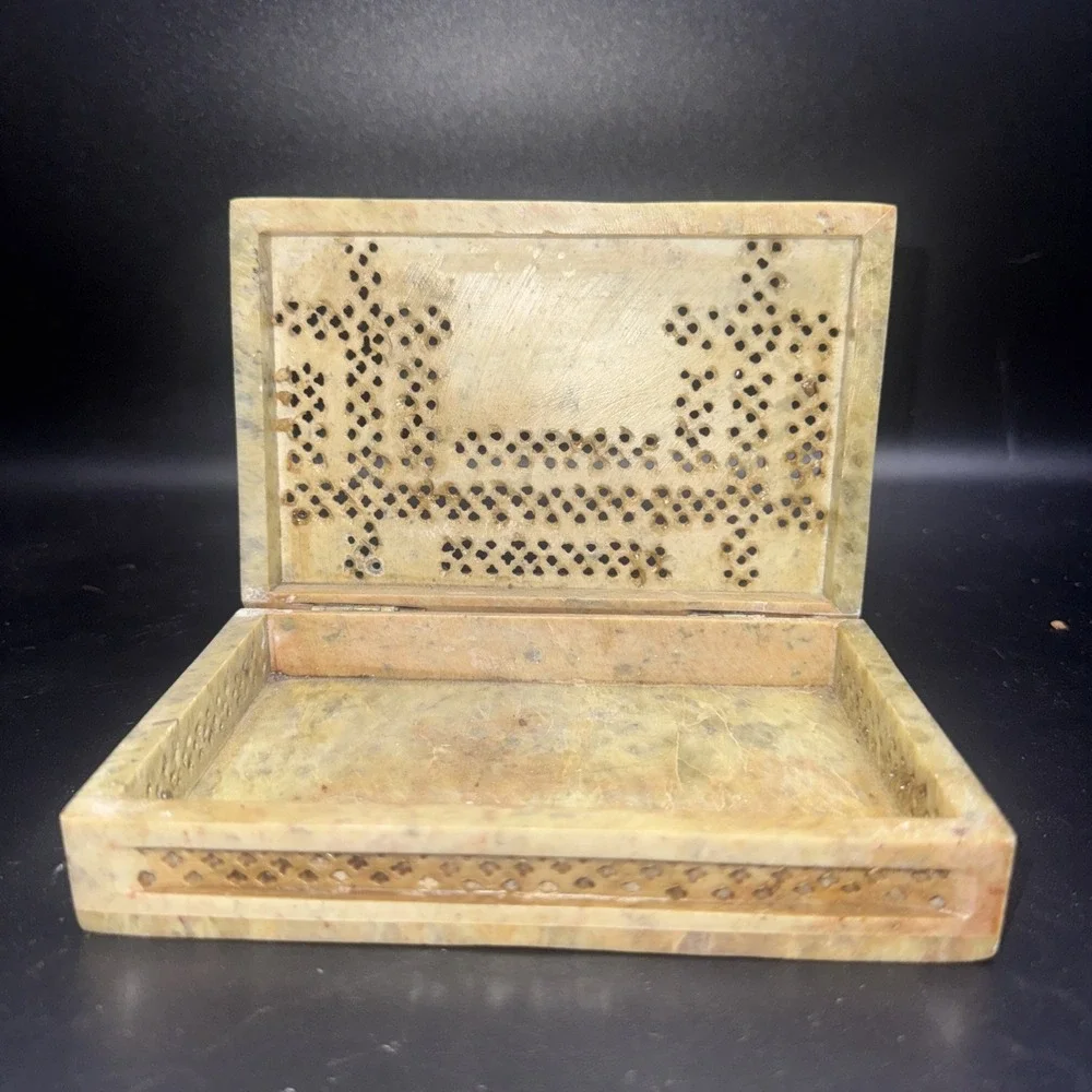 Vintage Soapstone Trinket Box Floral Inlay Made With‎ Mother-of-Pear - Indial