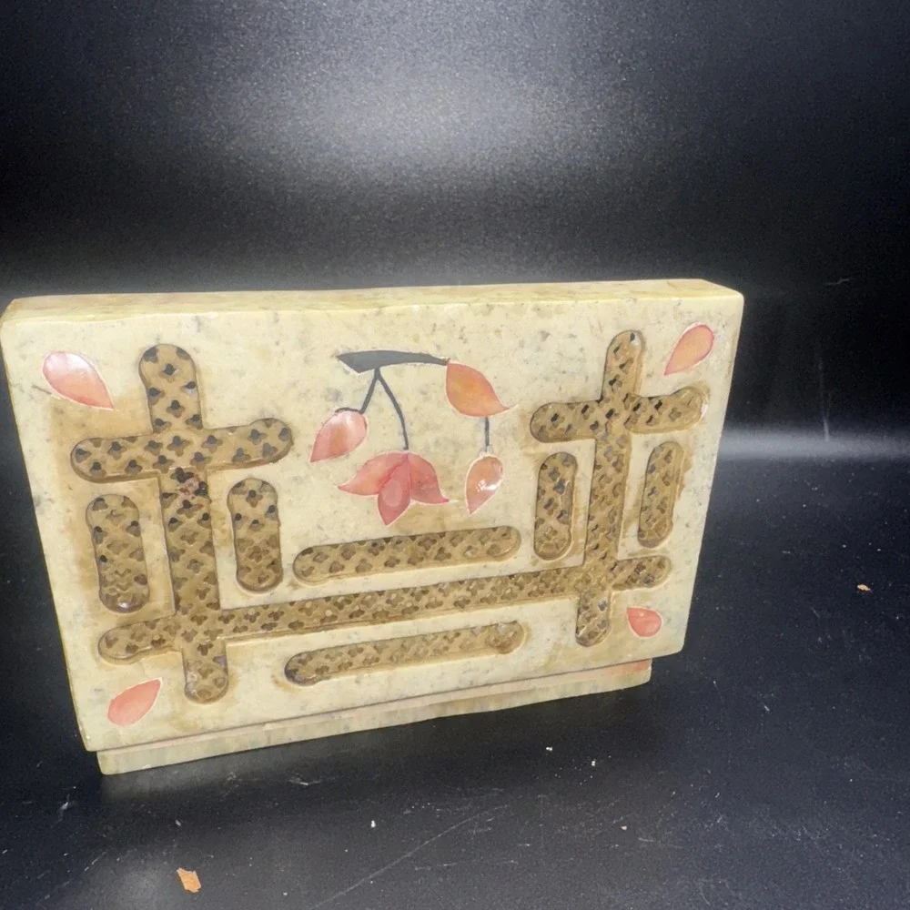 Vintage Soapstone Trinket Box Floral Inlay Made With‎ Mother-of-Pear - Indial