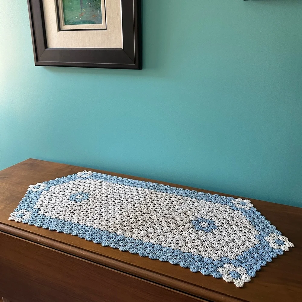 Vintage Hand-Tatted Dresser Scarf or Table Runner Star Blossom Grandma Handmade