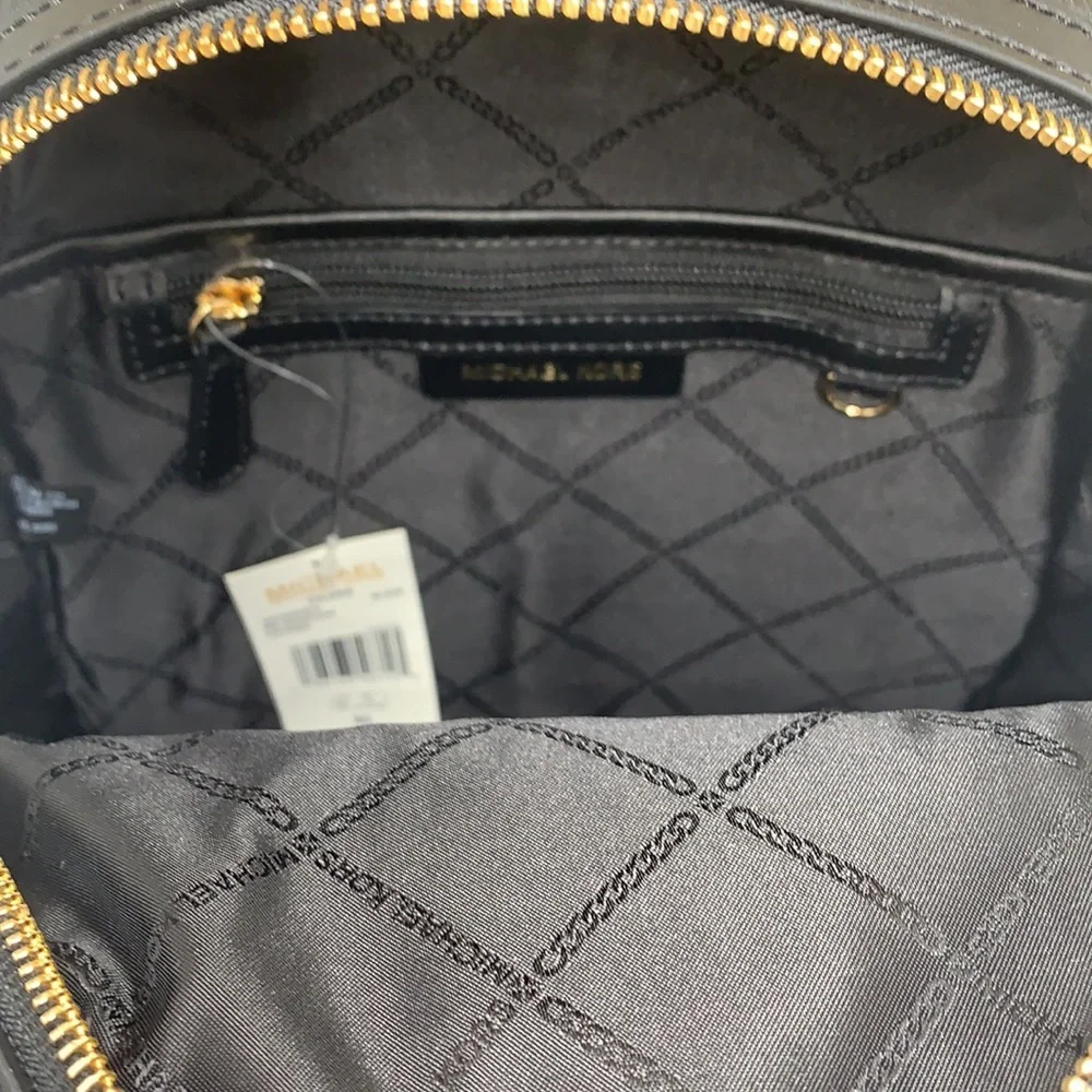 NWT MICHAEL KORS VALERIE MEDIUM PEBBLED LEATHER BACKPACK BLACK COLOUR