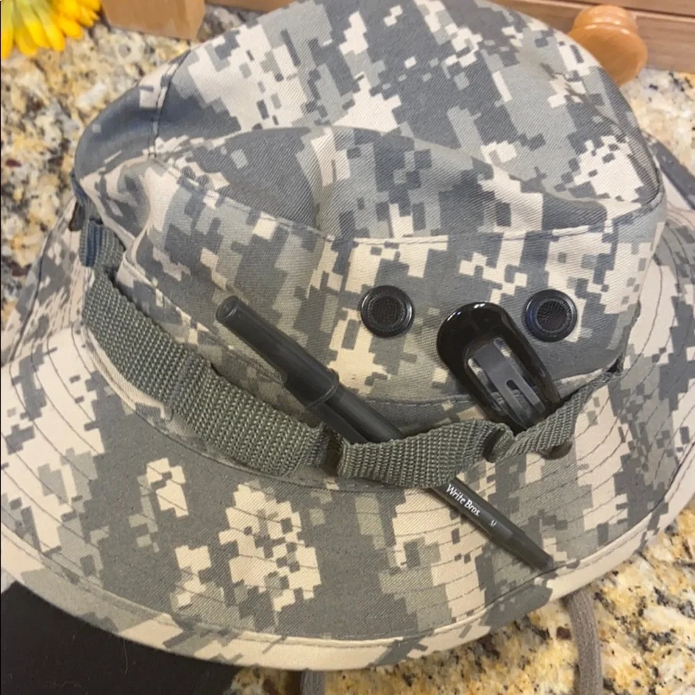 Boys camouflage hat size 6.75 Guc