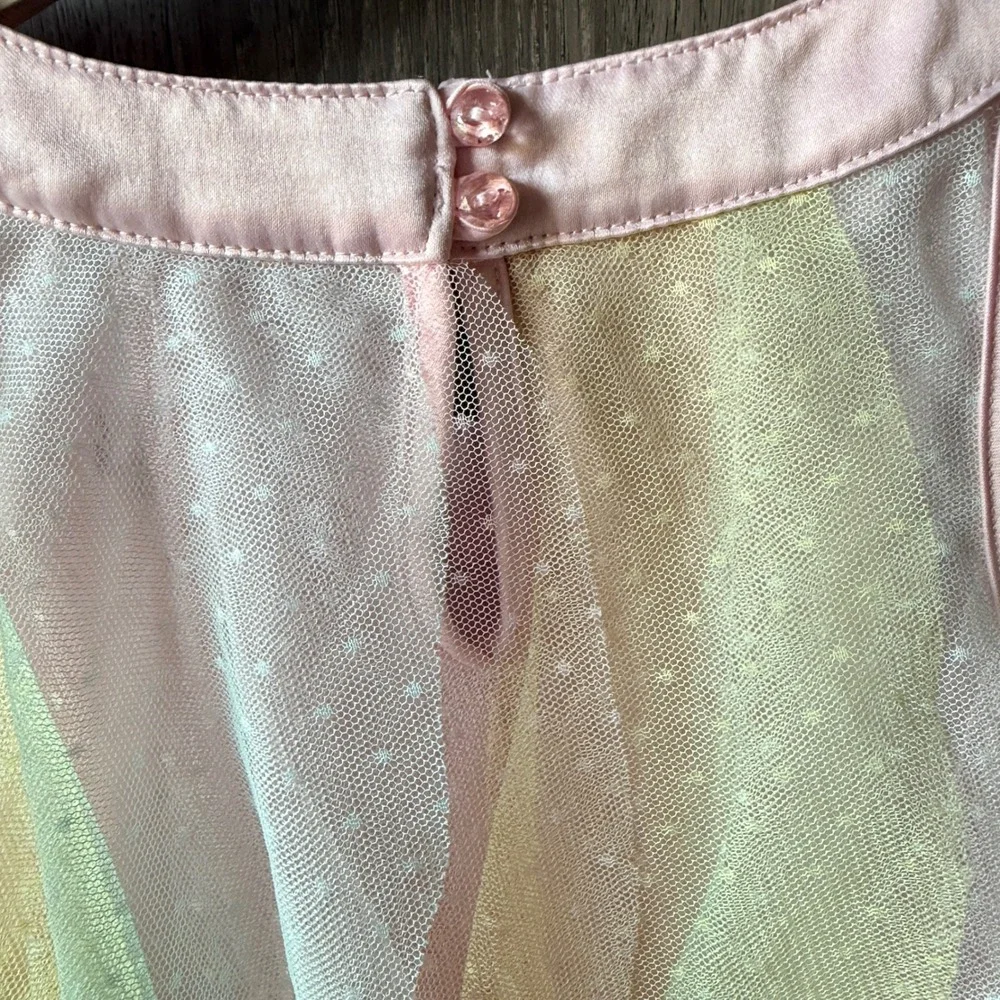 Tahari details brand