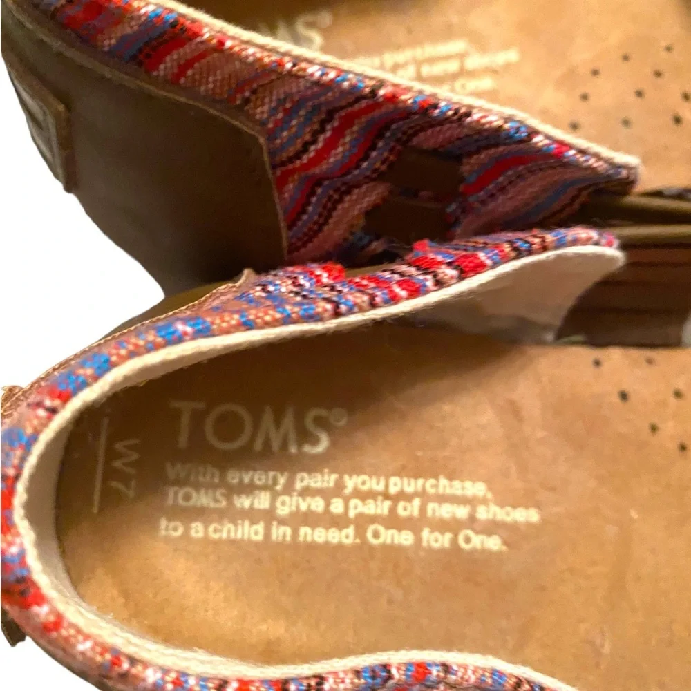 Toms colorful woven
