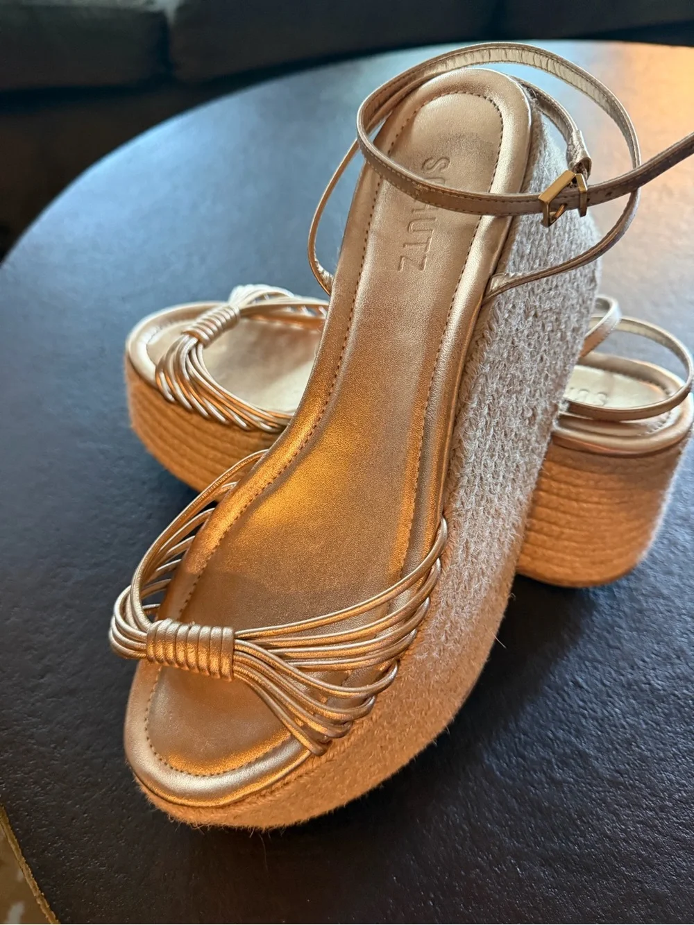 SCHUTZ eye catching