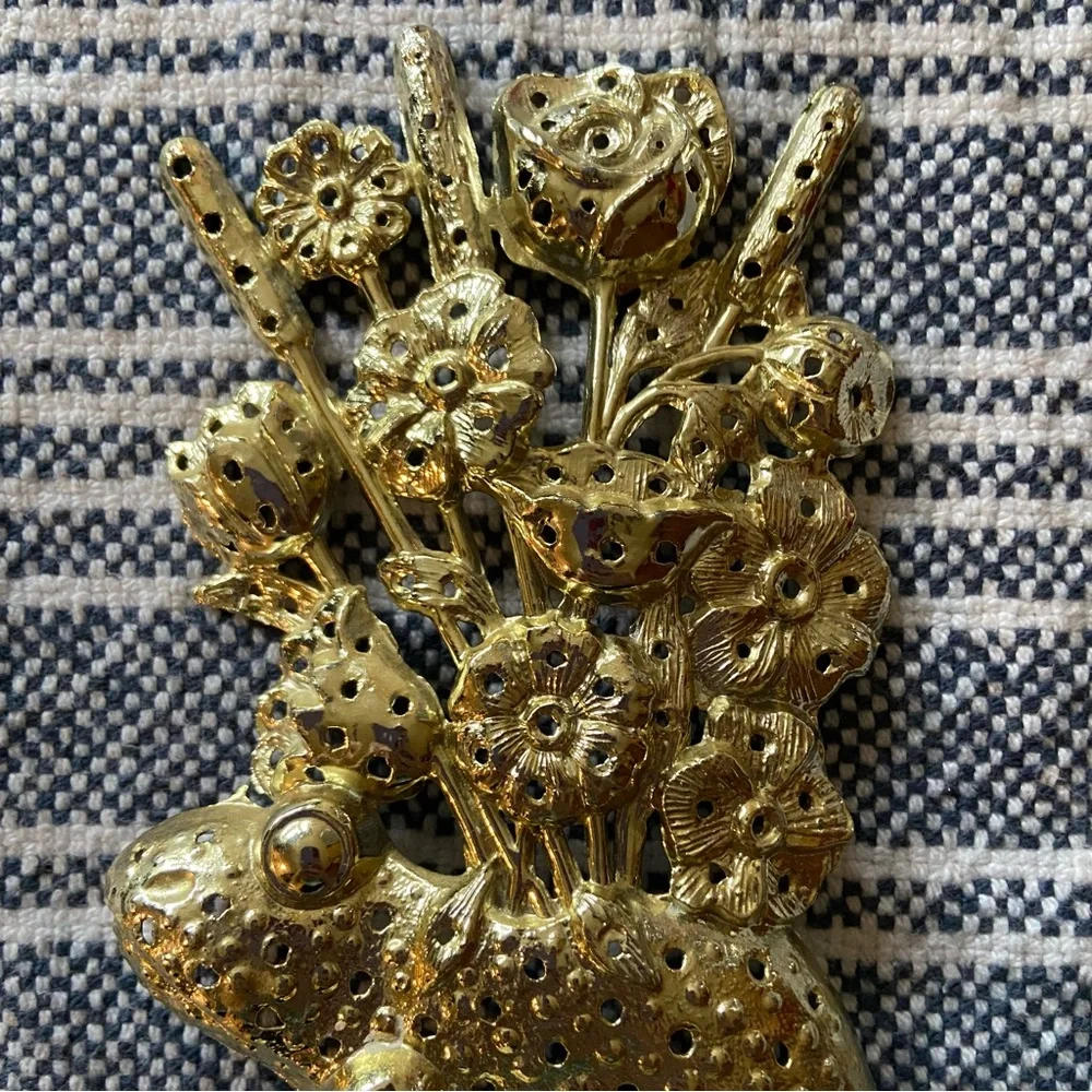 Vintage Torino frog floral gold tone jewelry earring holder