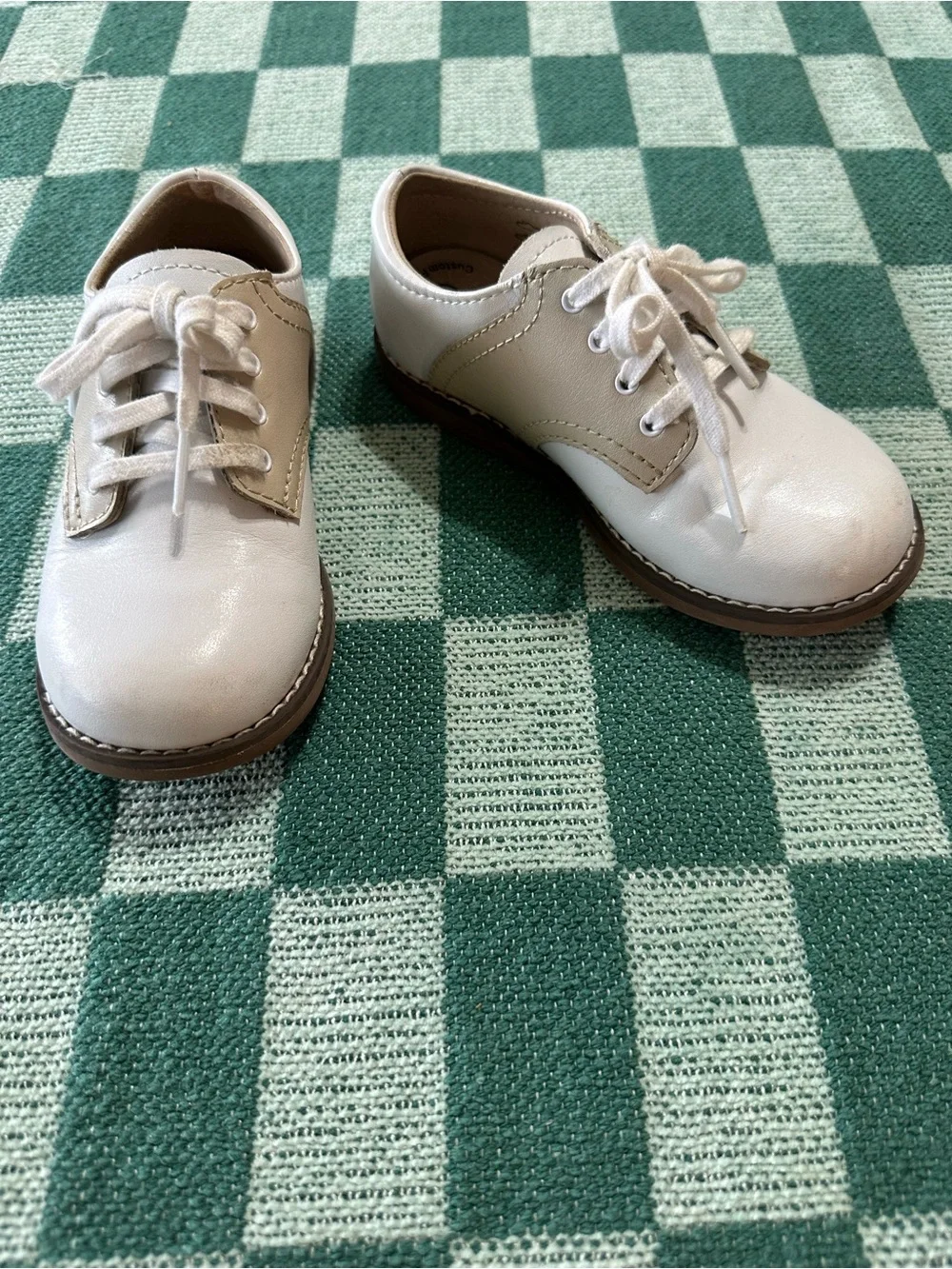 FootMates Cheer Saddle Oxford Shoes in White and Ecru Size 9.5