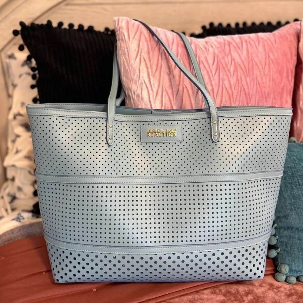 Kenneth Cole Reaction blue but approximately