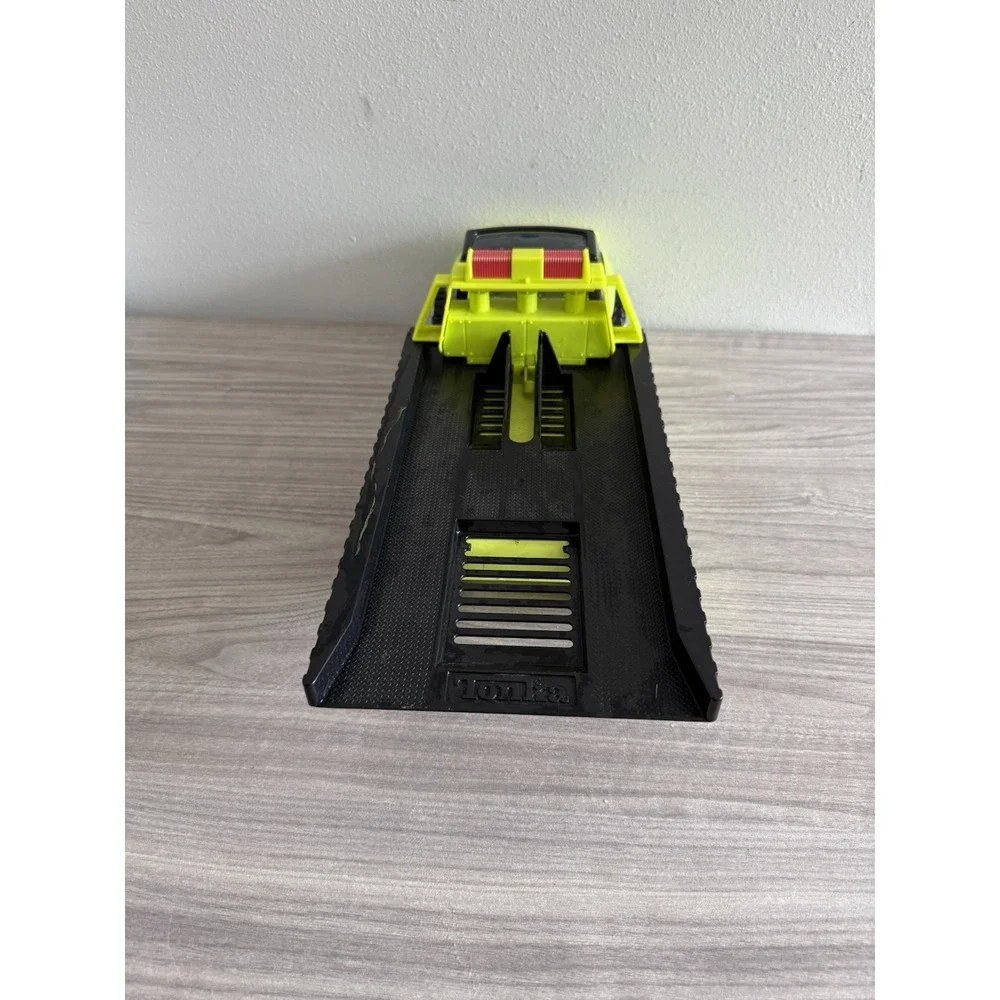 Vintage 1993 Tonka Power Lift Tow Truck with Green Tonka Car Working Big 19.5