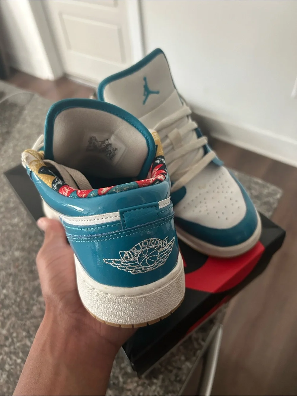 Jordan low blue