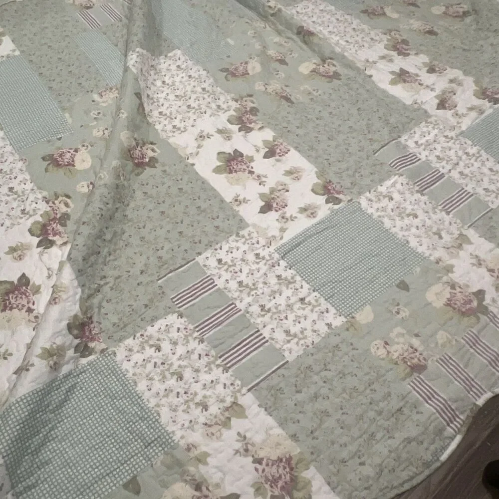 Shabby Chic Patchwork Reversible Pink Green Floral Queen King 89x100 W/Shams