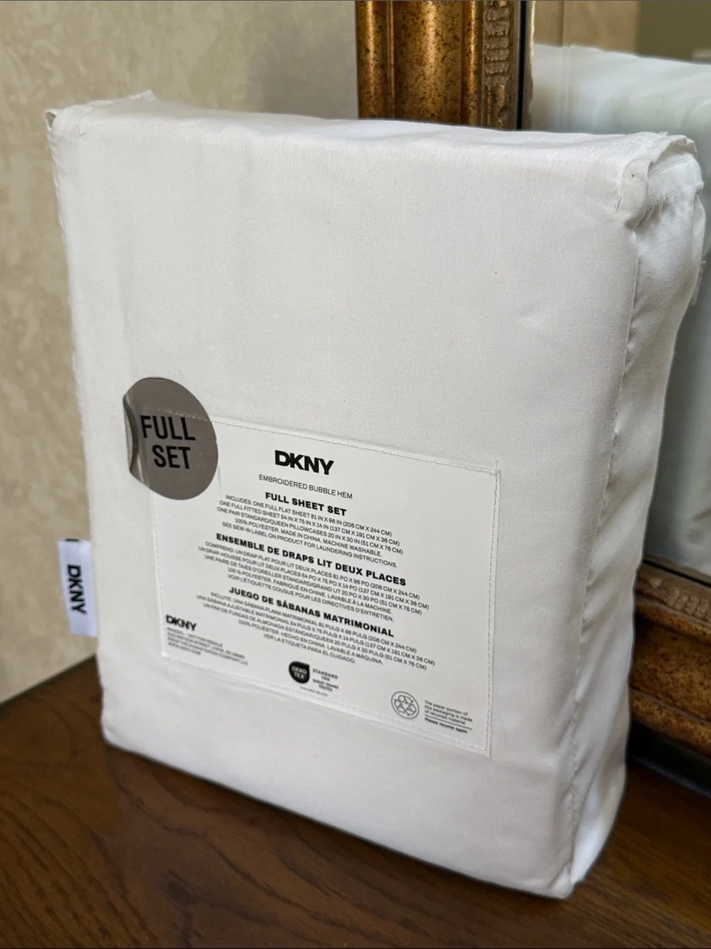 Dkny set sheet stitched