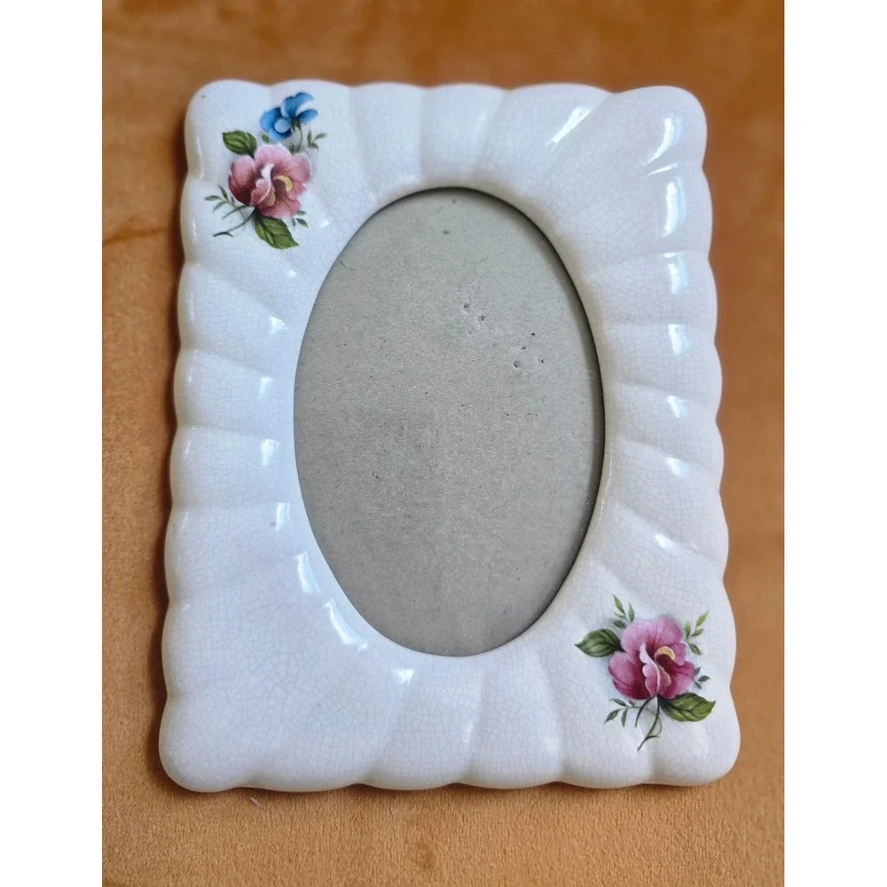 Vintage Ceramic Floral Picture Frame Scalloped‎ Edge Crazed Glaze Oval Opening