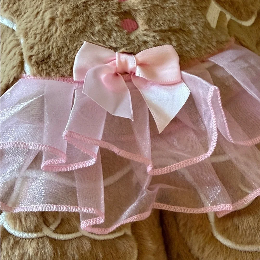 cupcakes & cashmere brand new