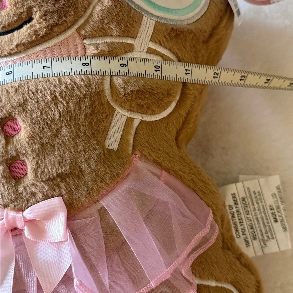 cupcakes & cashmere brand new