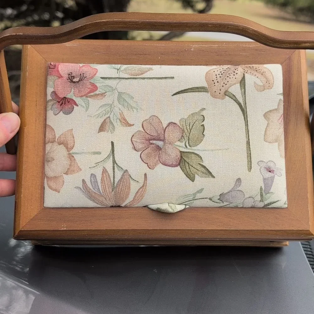 Vintage pocket box lined