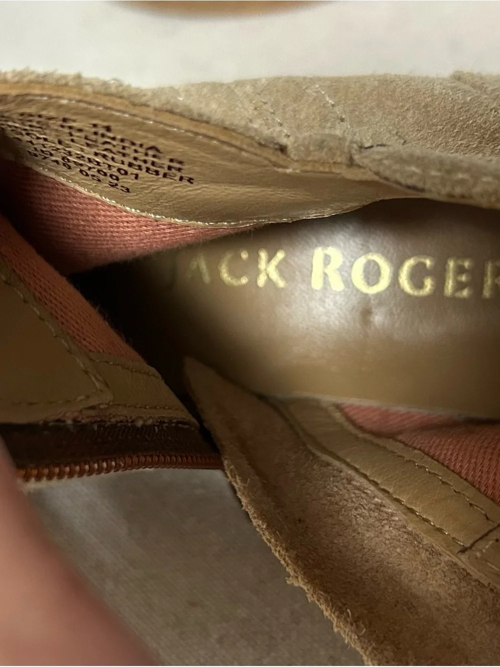 Jack Rogers girl’s signs these