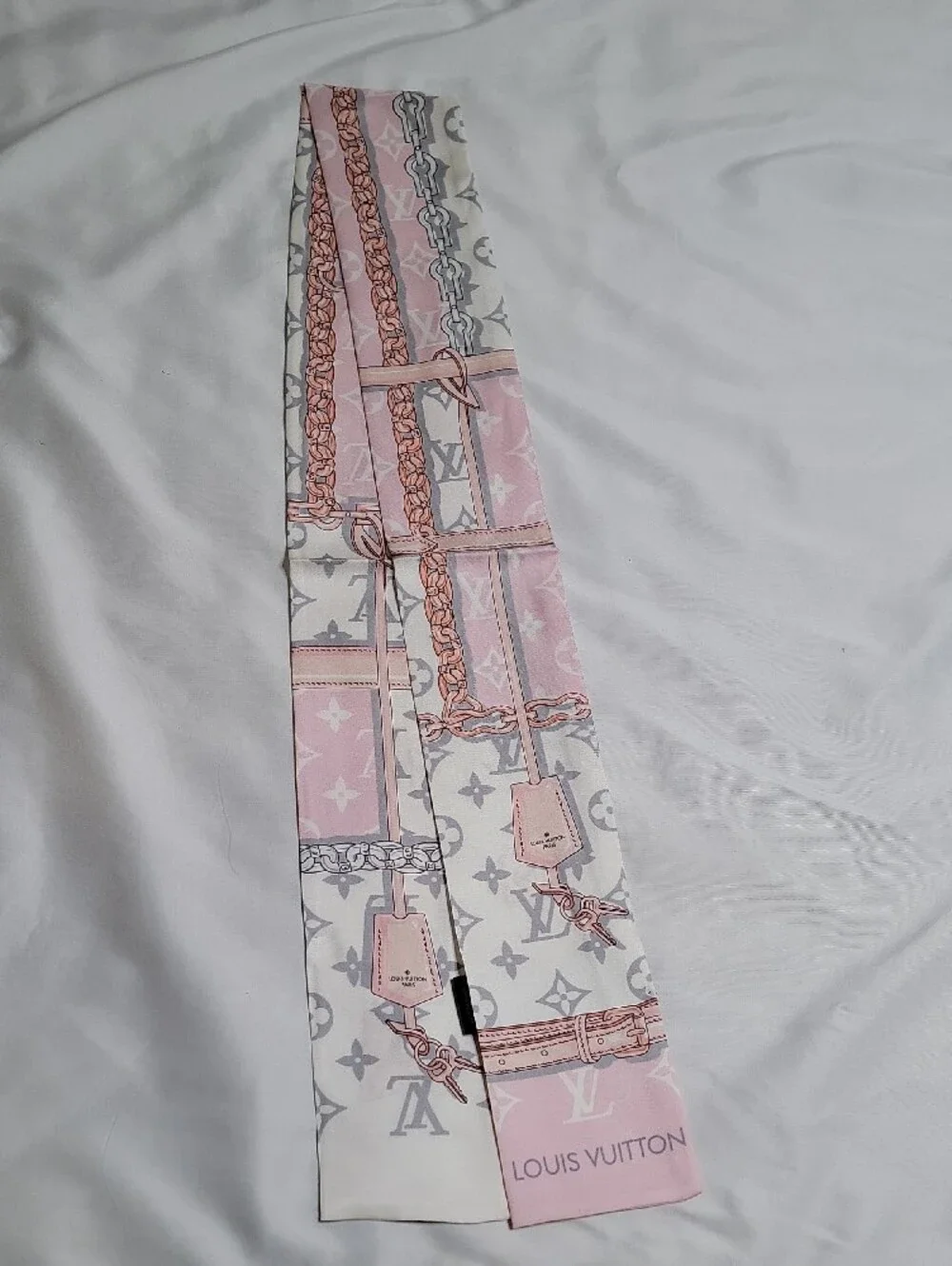 Louis Vuitton elegant louis