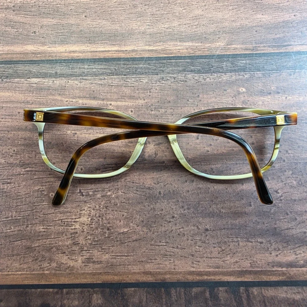 Liz Claiborne liz claiborne