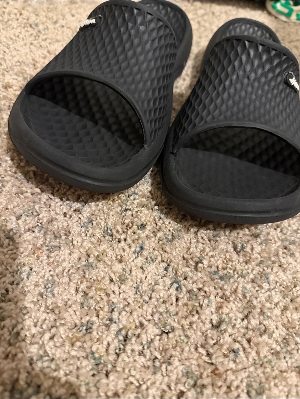 FUNKY MONKEY HEVA Black Slide Sandals with Diamond-Textured Footbed