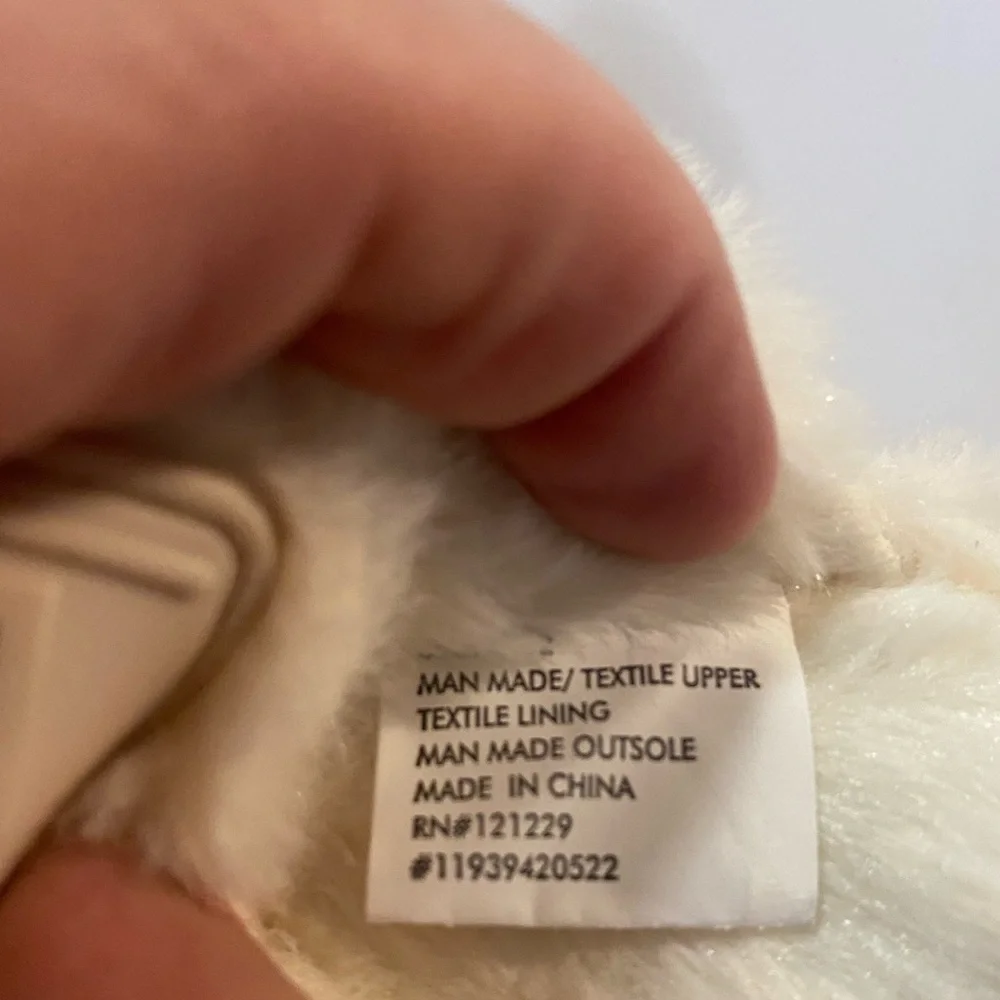 Bebe Girls Cream Faux Fur Slide‎ Slippers Logo Patch Size S 11/12 NEW