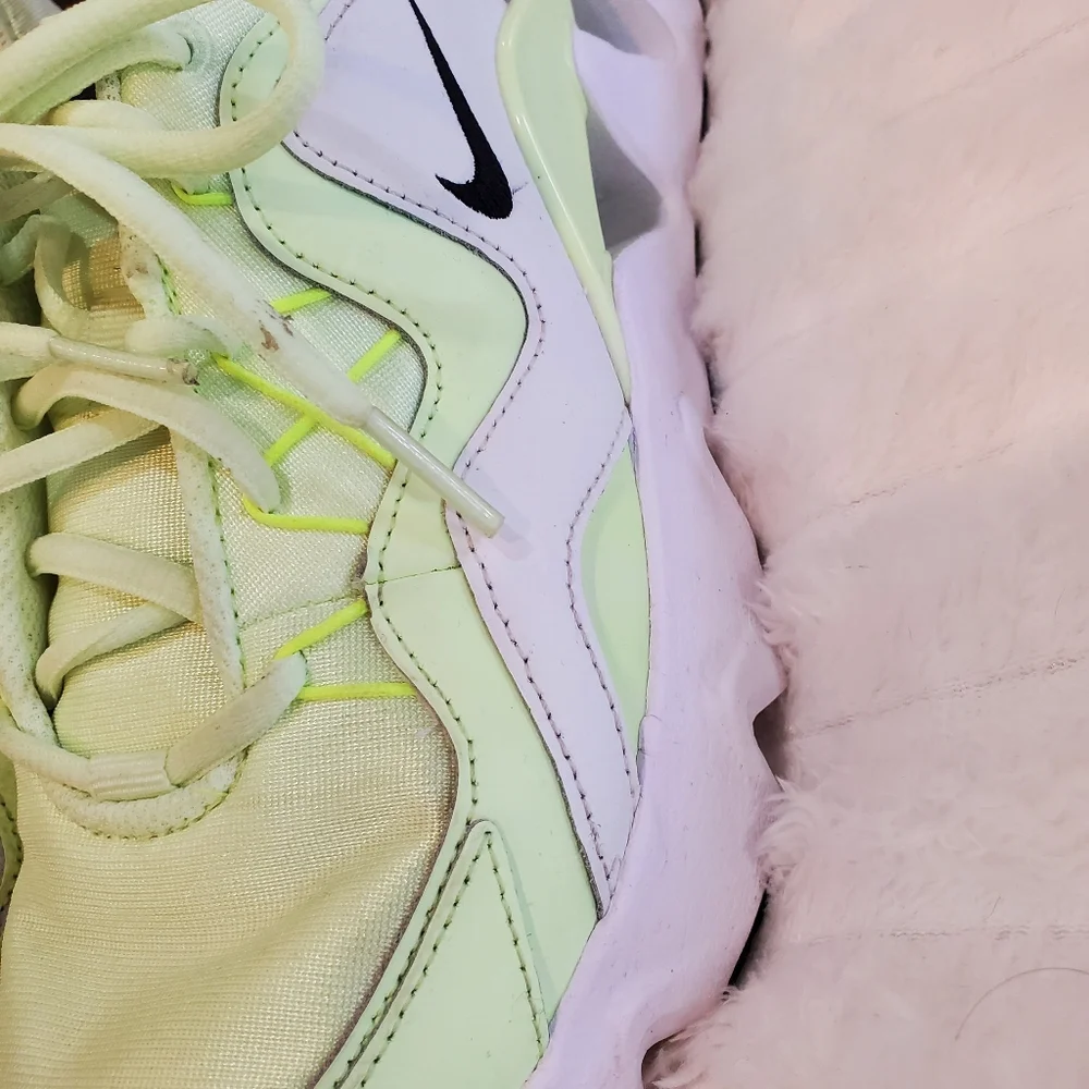 Nike lime white