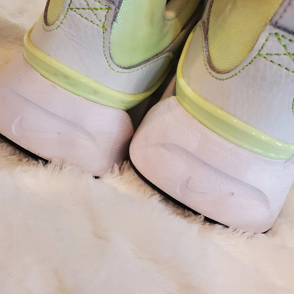 Nike lime white