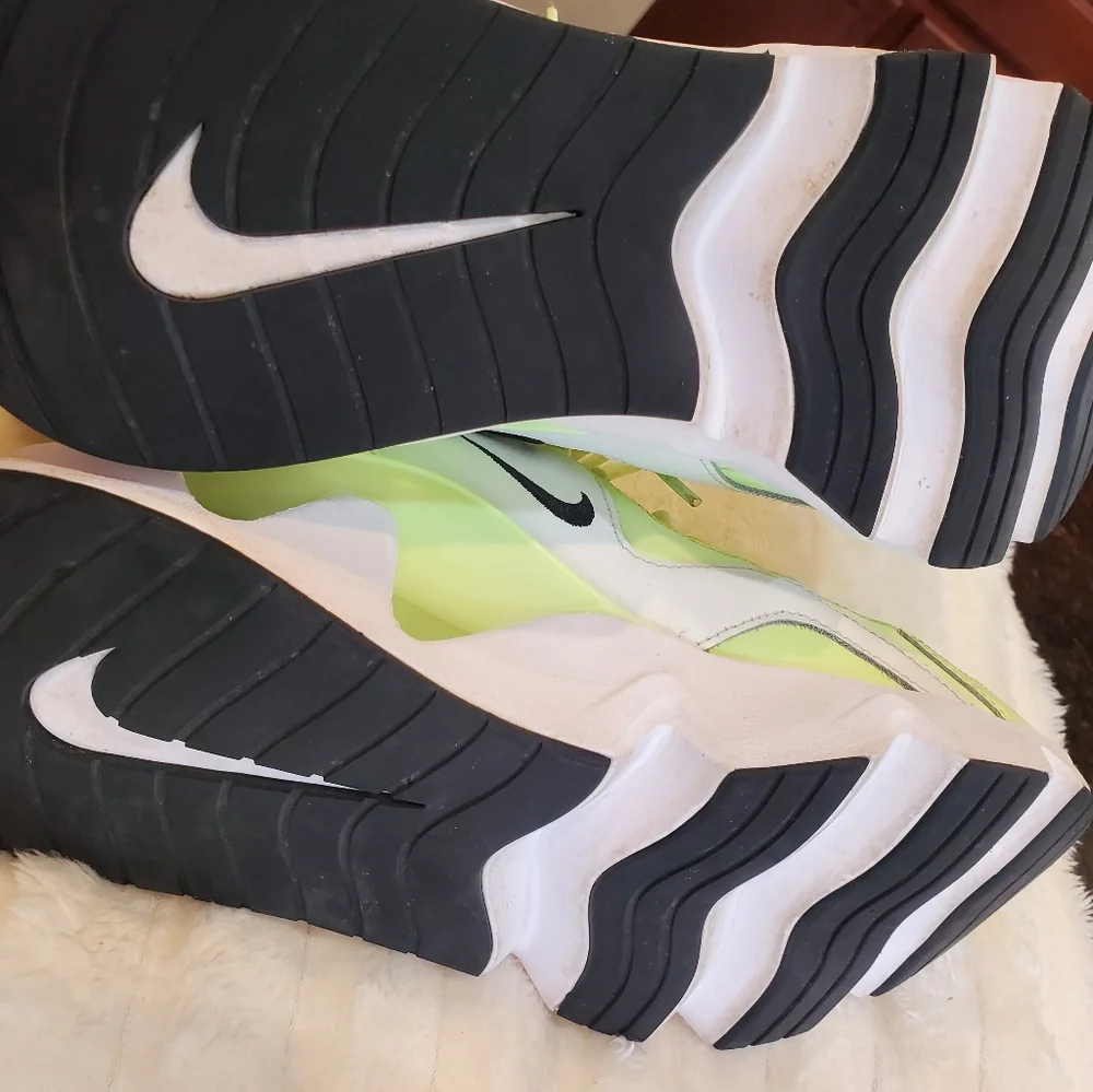 Nike lime white