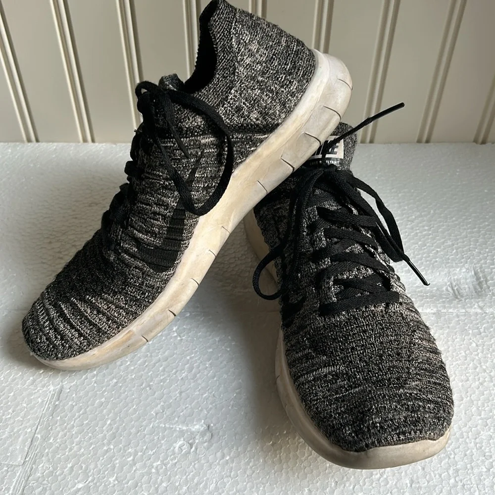 Nike Free kids youth run flyknit natural lace up sneakers size 6.5Y black grey