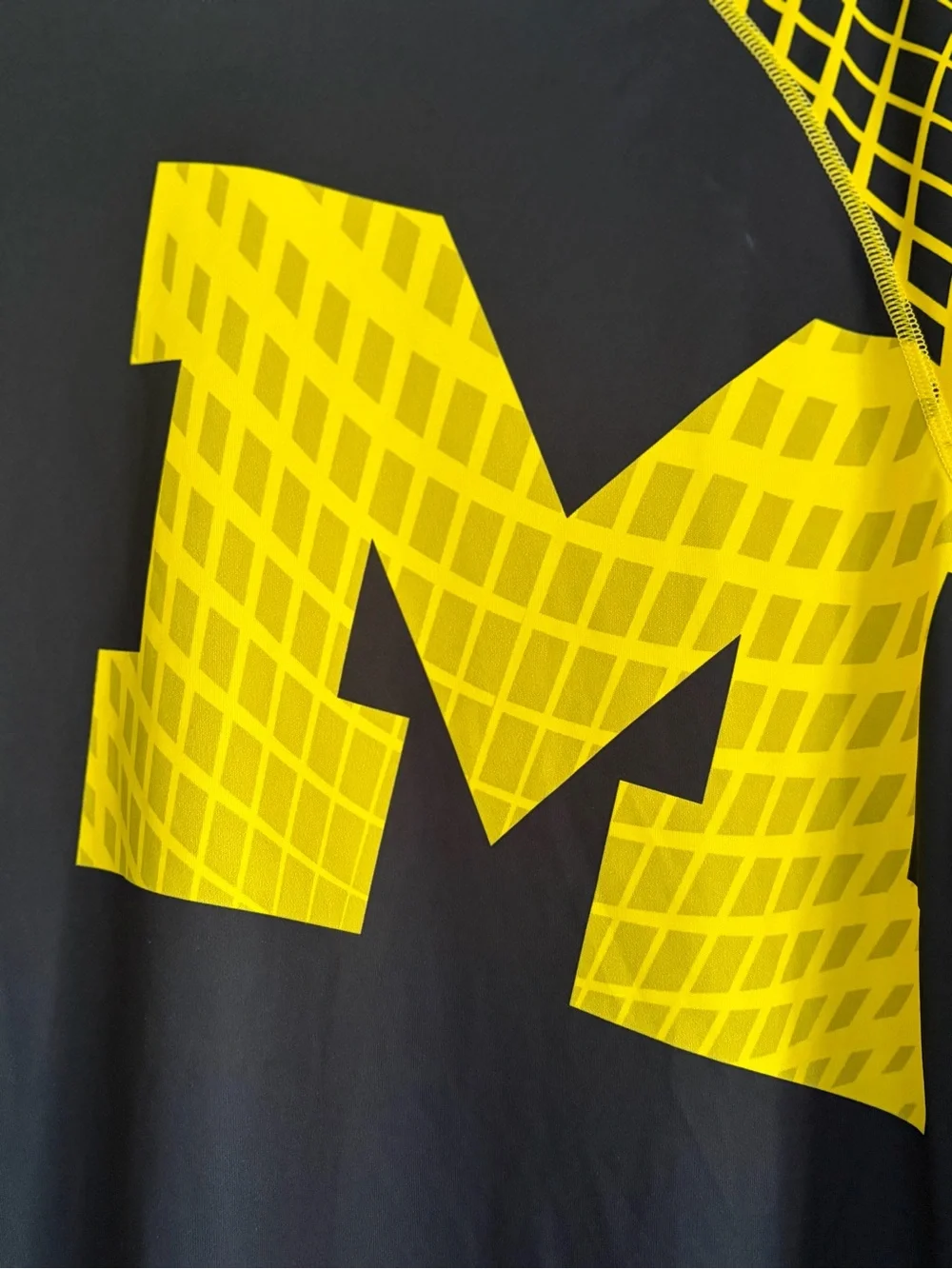 Adidas Men’s Long Sleeve Climalite Sz L Pullover Shirt U of M Maize and Blue