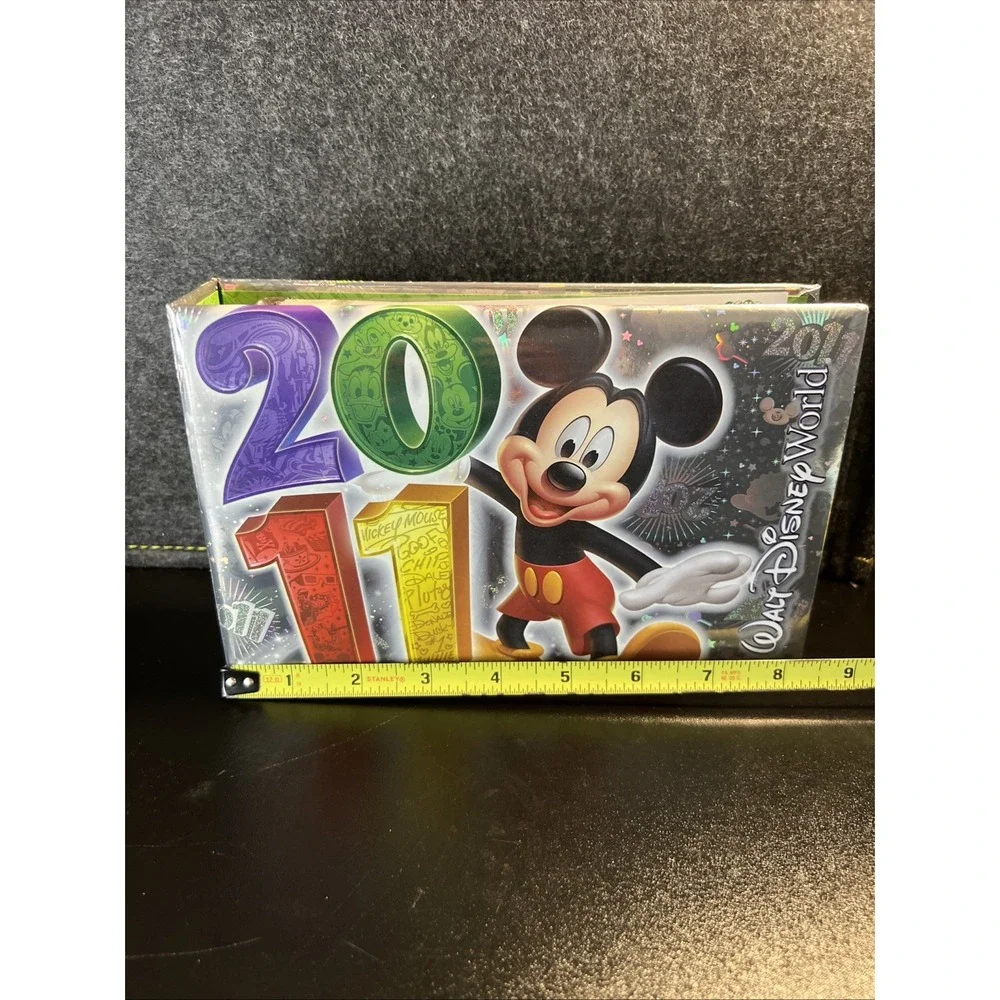 2011 WALT‎ DISNEY WORLD MICKEY MOUSE PHOTO ALBUM 100 4 X 6 TRAVEL SOUVENIR