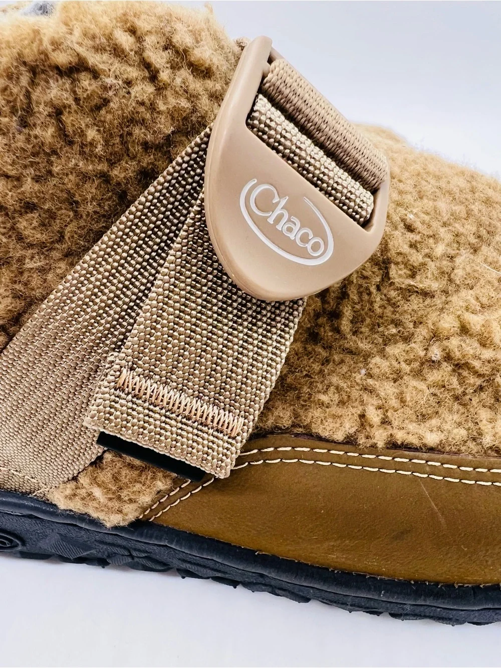 Chaco Kids Shearling-Look Tan Ramble Fluff Slippers Big Kid Size 6
