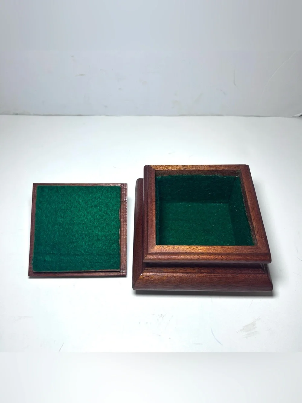 The Bombay Company Mahogany Small Ring Box Green Felt Lined