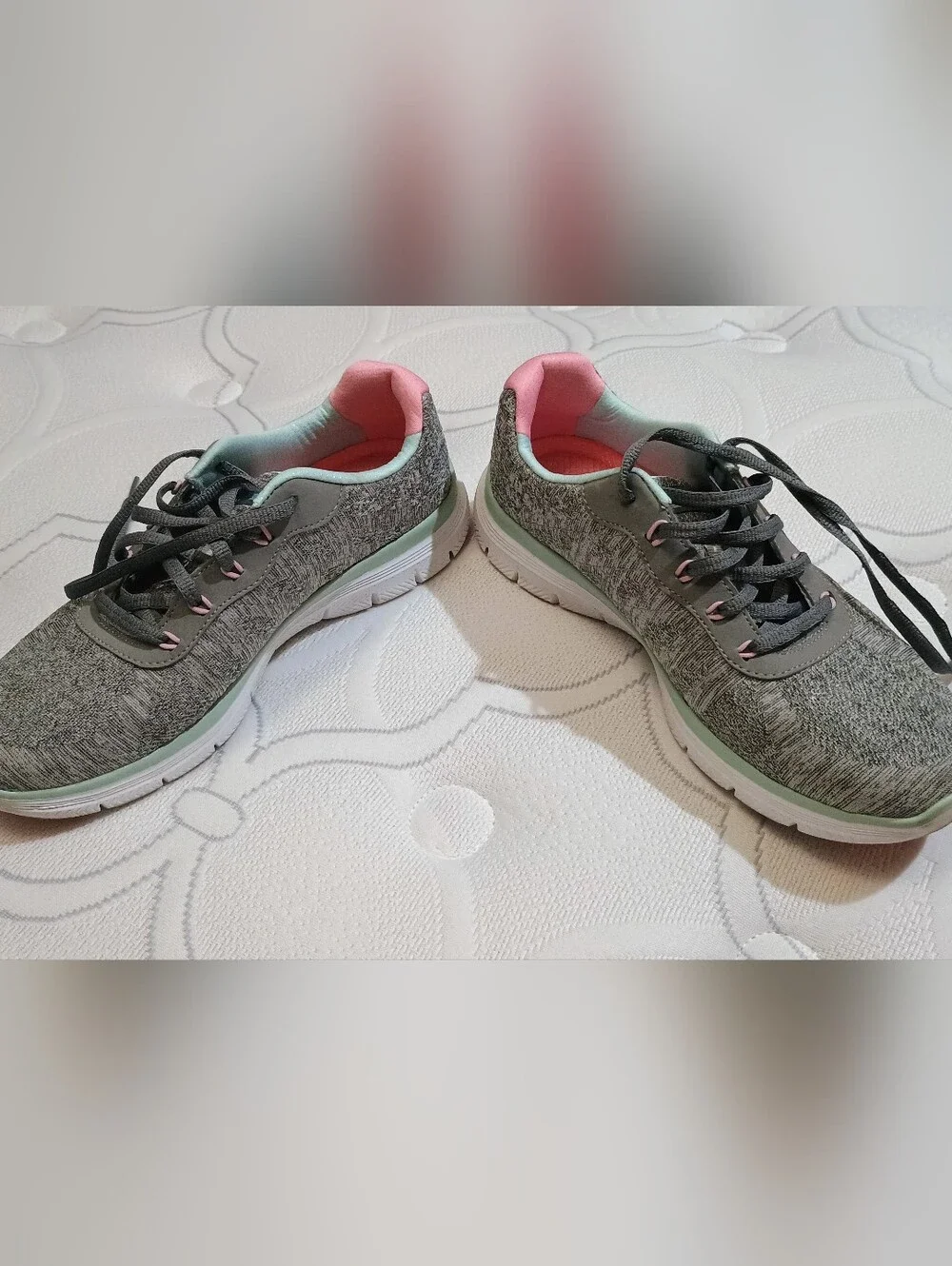 Skechers Athletic Lace-Up Trainers Gray & Pink | Women's Sneakers  7.5 | Worn 2x