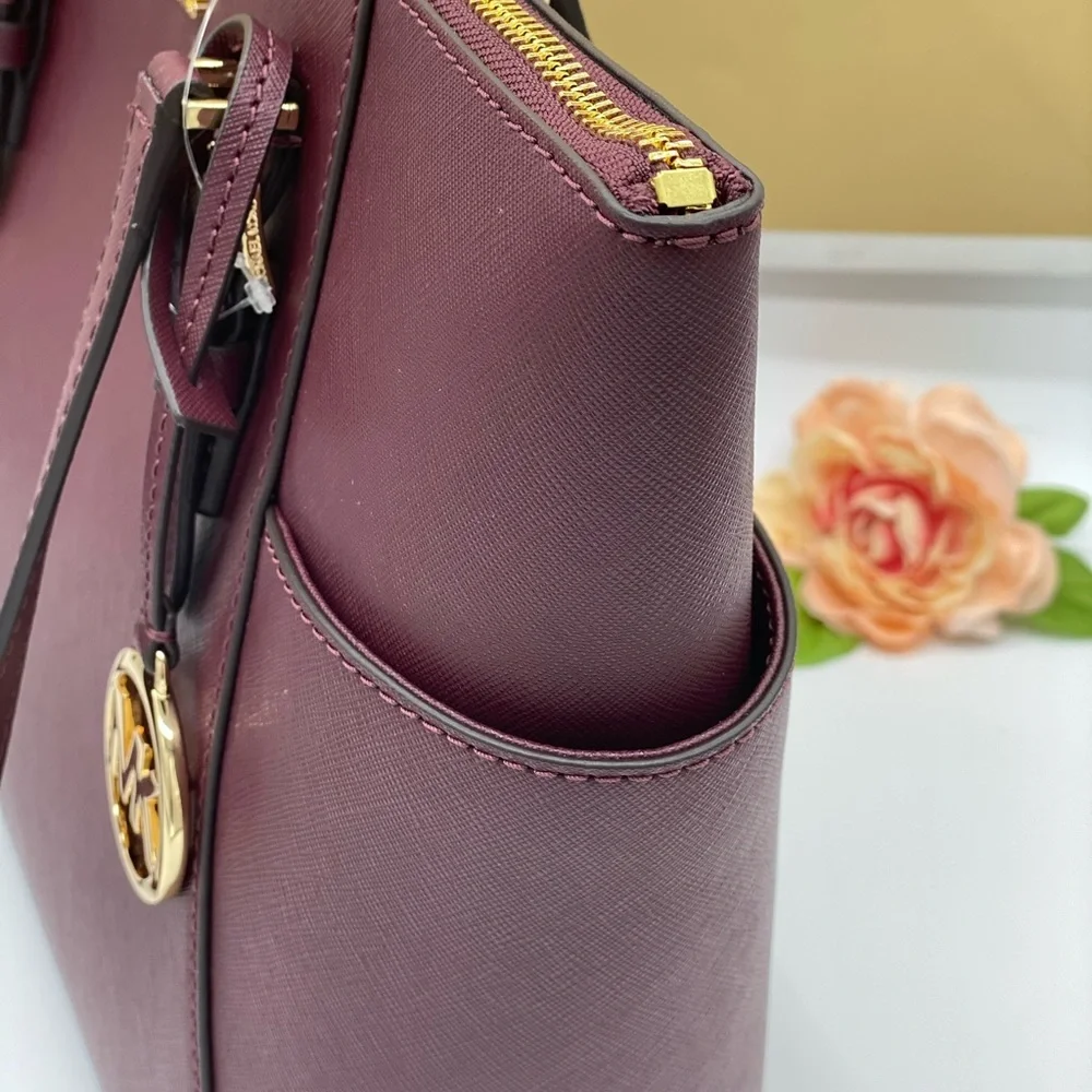 MICHAEL KORS CHARLOTTE LARGE TOP ZIP TOTE Dark sherry color