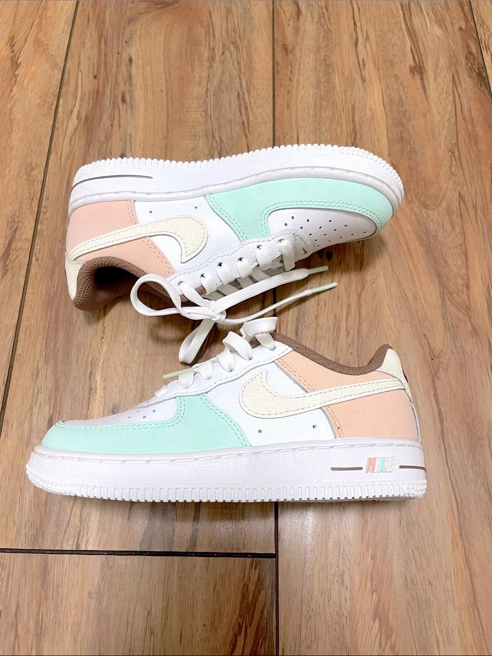 NWOB Nike Kids Air Force 1 LV8 