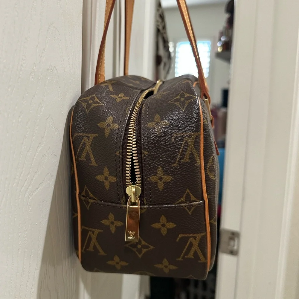 Louis Vuitton like new