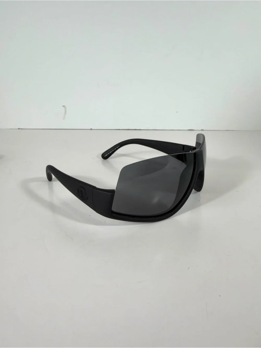 Moncler Vyzer ML0269 Shield Sunglasses Black Wrap Around w/ Puffer Case
