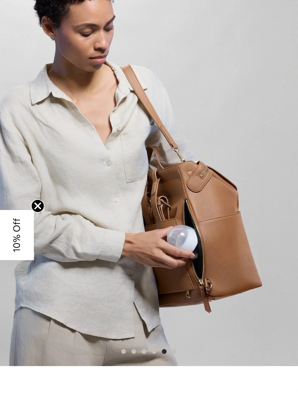 Mina Baie neutral laptop