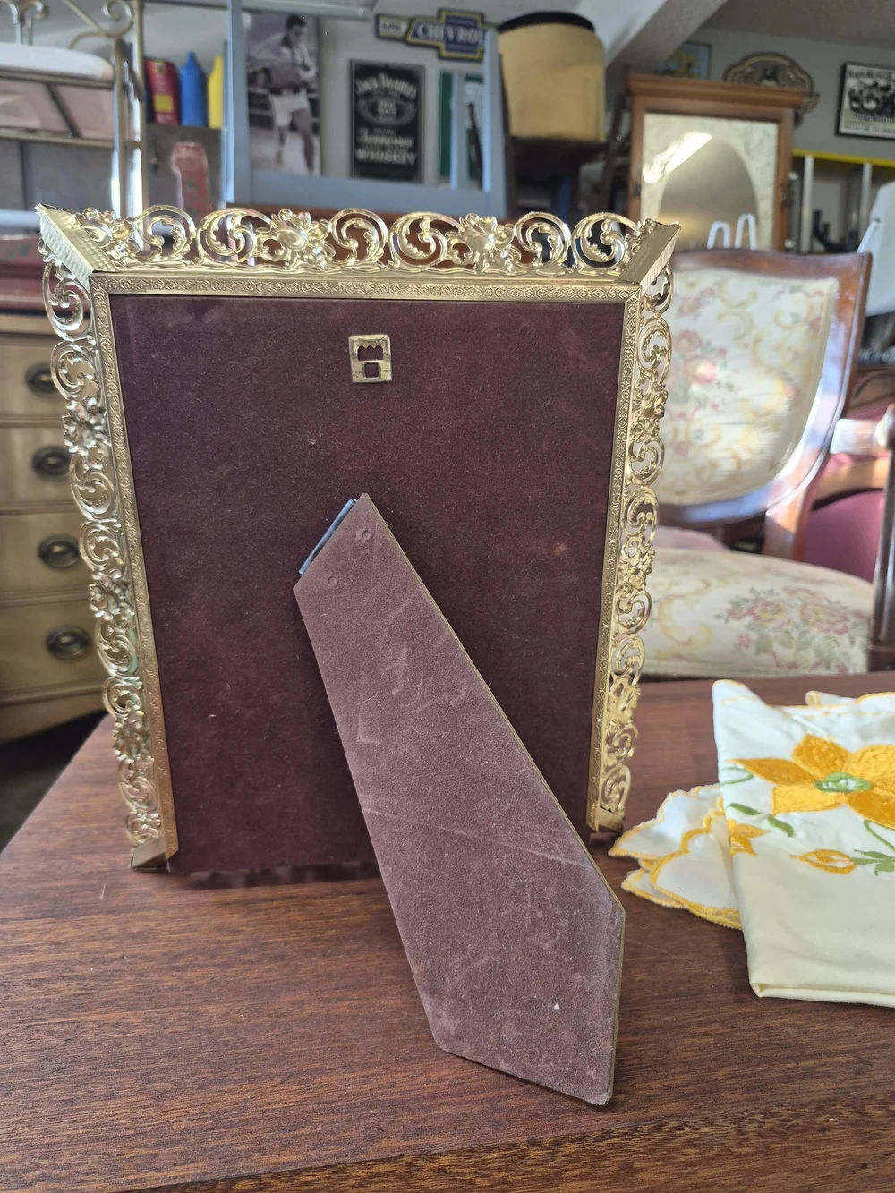 N/A elegant gold